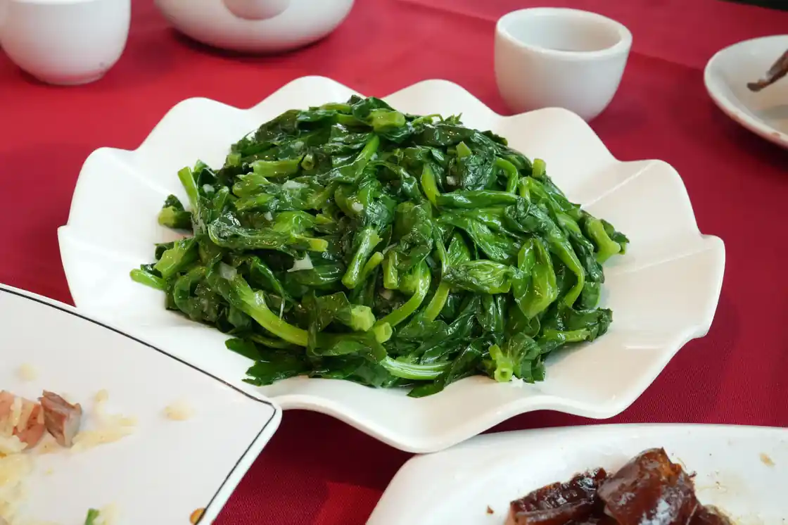 Quick and Easy Sauteed Spinach